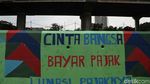 Warna-warni Mural Kritik Sosial Hiasi Dinding Jalan di Ancol