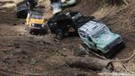 Mobil Remote Control Membelah Hutan Lembang