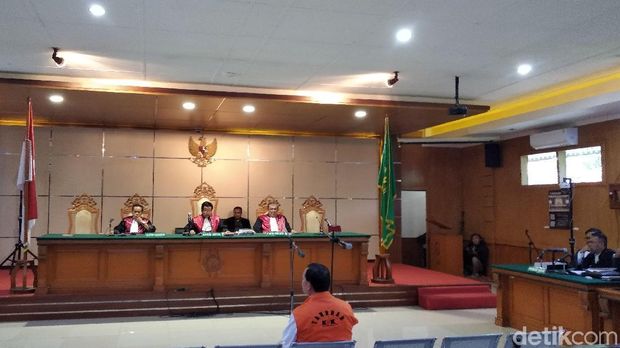 Berita Hari Ini di Jabar: Perampok Berkedok PSK-Heboh Jalan Berasap di Bandung