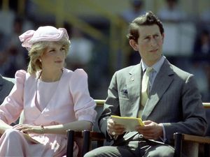 Ratu Elizabeth Takut Meghan Markle dan Pangeran Harry Seperti Putri Diana