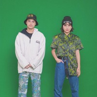 Ini gaya Hypebeast Awkarin dan Sabian di sebuah pemotretan. Pasangan ini tak jarang dinilai mirip oleh netizen. Apakah jodoh? Kita doakan saja untuk kelancaran hubungan Awkarin dan Sabian. (Foto: dok. Instagram @awkarin)