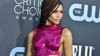 Zendaya saat tampil di ajang Critics Choice Awards 2020 di California, AS pada Minggu (12/1) waktu setempat. Frazer Harrison/Getty Images