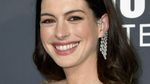 Hamil 6 Bulan, Anne Hathaway tampil Seksi Glamor