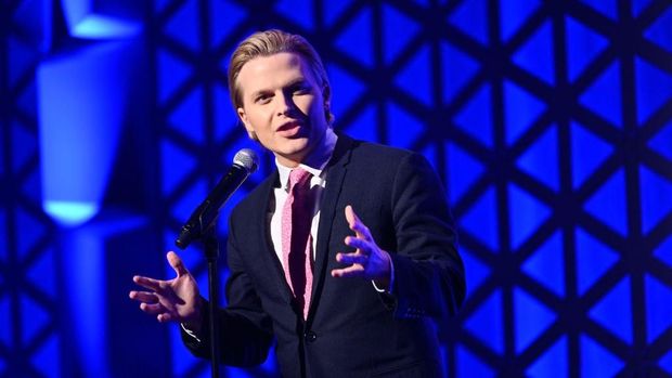 Penulis buku Ronan Farrow 