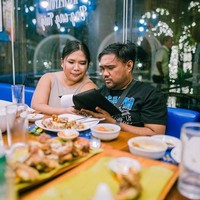 Pasangan dalam pemotretan yang menggemaskan ini adalah Angelie Jean dan Paul Ernest. Foto-foto prewedding ini pertama kali dibagikan oleh fotografer Gail Geriane. Foto: Facebook Gail Geriane Photography