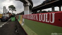 Selain itu, mural di dinding jalan tersebut dibuat berdasarkan isu-isu terkini.