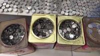 Warga tersebut bernama Dasar Wahyudi. Ia tinggal di Desa Barurejo, Kecamatan Siliragung. Wahyudi membawa uang koin seribuan sebanyak 24.650 keping.