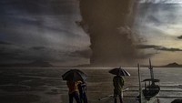 Terkait dengan aktivitas gunung api tersebut, ahli gempa pemerintah mencatat magma bergerak menuju kawah Taal yang merupakan salah satu gunung berapi paling aktif di negara itu dan berjarak 65 kilometer selatan Manila. Kepala Phivolcs Renato Solidum mengatakan letusan terakhir Taal terjadi pada tahun 1977.
