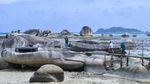 Foto: Santai Sejenak di Tumpukan Batu Granit Alif Stone Park