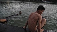 Selain itu akan dibuat juga jogging track di area tepi danau.