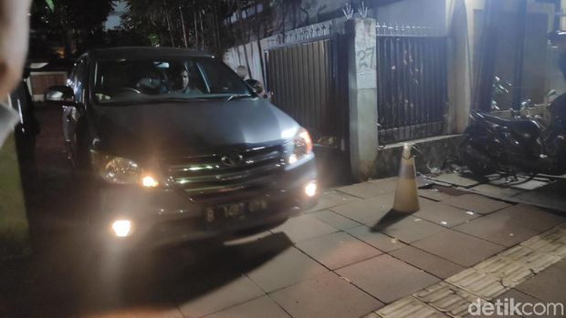 KPK Bawa 3 Koper Usai Geledah Ruang Kerja Wahyu Setiawan