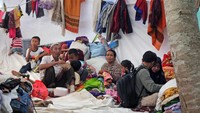 Banyak warga Susukan, Sajira, Lebak, Banten masih tinggal di pengungsian. Antara Foto/Weli Ayu Rejeki.