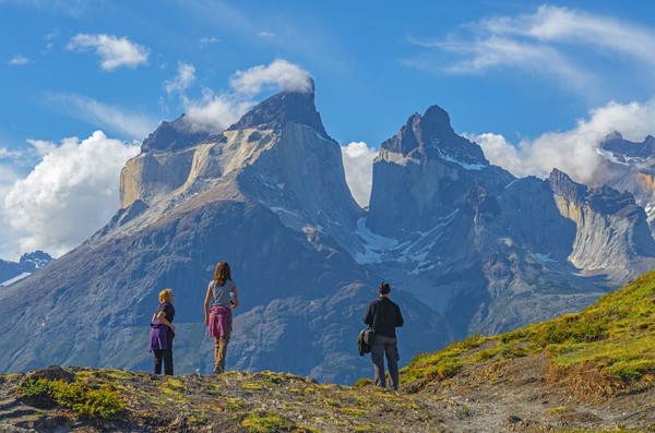 Gletser raksasa ini membentang sekitar 13.000 km persegi. Wisatawan yang berduyun-duyun ke Gletser Grey Chile dan Gletser Perito Moreno Argentina sebenarnya hanya menyaksikan juluran lidah es Patagonia saja (Foto: iStock) Gletser raksasa ini membentang sekitar 13.000 km persegi. Wisatawan yang berduyun-duyun ke Gletser Grey Chile dan Gletser Perito Moreno Argentina sebenarnya hanya menyaksikan juluran lidah es Patagonia saja (Foto: iStock)