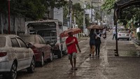 Terkait dengan aktivitas gunung api tersebut, ahli gempa pemerintah mencatat magma bergerak menuju kawah Taal yang merupakan salah satu gunung berapi paling aktif di negara itu dan berjarak 65 kilometer selatan Manila. Kepala Phivolcs Renato Solidum mengatakan letusan terakhir Taal terjadi pada tahun 1977.