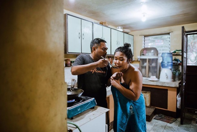 Kami telah membicarakan gagasan foto prewedding ini selama lebih dari setahun dan selalu ingin menjadikannya sealami mungkin. Kami bukan model, jadi mengapa bertingkah seperti di foto yang menandakan pertunangan Anda?, kata Angelie. Foto: Facebook Gail Geriane Photography