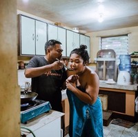 Kami telah membicarakan gagasan foto prewedding ini selama lebih dari setahun dan selalu ingin menjadikannya sealami mungkin. Kami bukan model, jadi mengapa bertingkah seperti di foto yang menandakan pertunangan Anda?, kata Angelie. Foto: Facebook Gail Geriane Photography