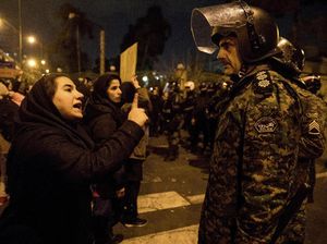 Militer Tembak Pesawat Ukraina, Demonstran Iran Tuntut Para Pemimpin Mundur
