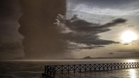 Seperti diketahui, Taal Volcano sempat mengeluarkan awan abu mencapai 50.000 kaki (15.000 meter) ke atmosfer. Pejabat penerbangan memerintahkan penangguhan penerbangan ke dan dari Bandara Internasional Ninoy Aquino (NAIA) di ibu Kota.