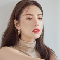 1. Nana. Artis Korea yang mantan anggota girlband After School, Im Jin Ah atau Nana menjadi wanita paling cantik selama 10 tahun belakangan. Sebelumnya ia belum pernah menempati posisi satu dalam daftar TC Candler namun akhirnya tahun ini berhasil menyabet gelar tercantik. Foto: tvN.