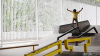 Meski belum diresmikan, skatepark ini sudah digunakan untuk bermain skateboard.