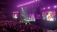 Jisoo berbicara saat fanmeeting dan fansign bareng Samsung di Tennis Indoor Senayan, Jakarta. Foto: Septiana/detikHOT