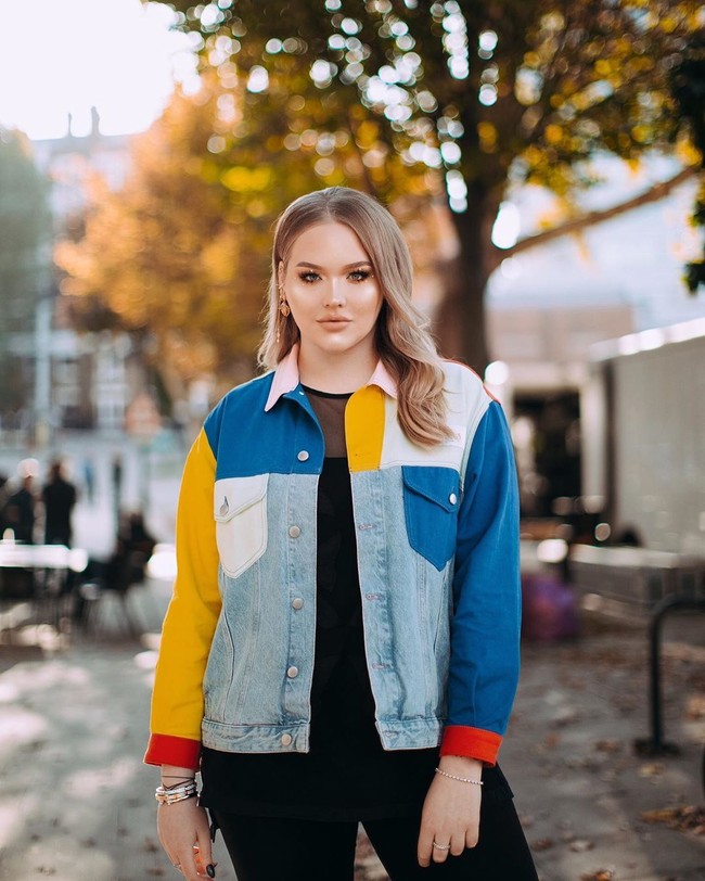 Nikkie sudah melakukan transformasi sejak ia remaja. Nikkie telah melakukan suntik hormon, memanjangkan rambut, dan menggunakan busana feminin sejak usia 14. Pada waktu usia 19, aku benar-benar bertransisi, ucapnya. Foto: Instagram