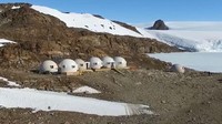 Penginapan Three Camel Lodge mengklaim akan menjadi pemandangan mewah pada gaya hidup nomaden tradisional. Berada di Gobi desert, kalau mau menginap di sini harganya mulai dari £429 atau Rp 7 juta per malam. (Tripadvisor)