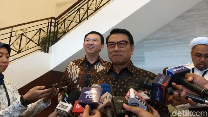 Foto: Ahok bertemu Moeldoko (Kanavino Ahmad Rizqo/detikcom) Foto: Ahok bertemu Moeldoko (Kanavino Ahmad Rizqo/detikcom)
