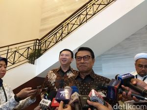 Sambil Makan Soto, Moeldoko-Ahok Ngobrol Harga Gas Harus Turun