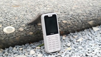 Nokia 800 Touch mengantongi sertifikat IP68. Artinya ponsel ini tahan air maupun debu. Foto: Sina Mobile