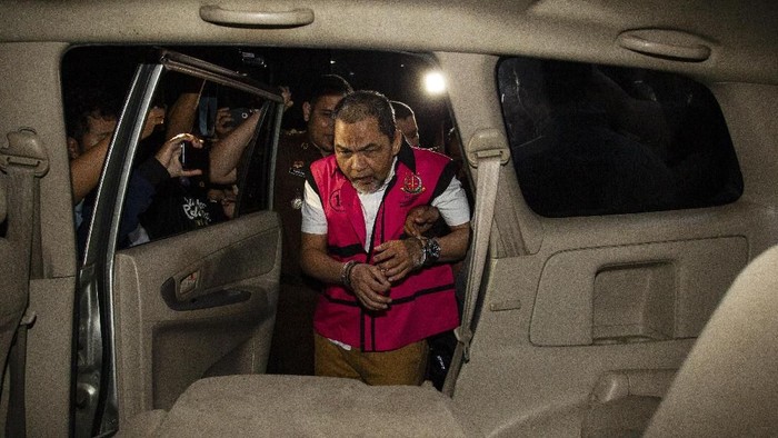 Selain, eks Dirut Jiwasraya Hendrisman Rahim, Kejagung juga menahan Mantan Kepala Divisi Investasi dan Keuangan PT Asuransi Jiwasraya, Syahmirwan dan Heru Hidayat.
