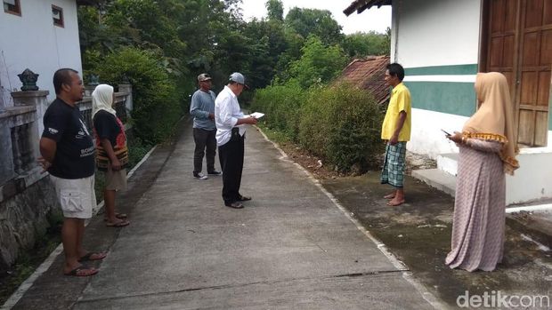 Terekam CCTV, Kambing Dimaling Saat Dijemur di Pinggir Jalan