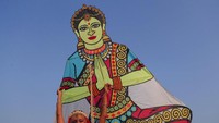 Di India, festival layang-layangnya memiliki nama Uttarayan, diadakan selama periode Makar Sakaranti, yaitu hari panen paling penting di India. Festival ini sangat terkenal hingga mancanegara. AP Photo/Mahesh Kumar A  