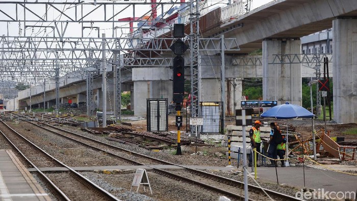 Pembangunan proyek double-double track (DDT) ditargetkan rampung tahun 2021. Proyek itu meliputi segmen Cakung-Bekasi dan Manggarai-Jatinegara.