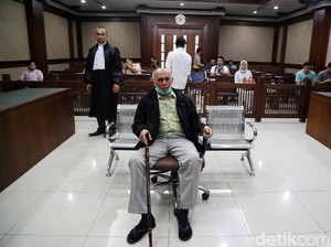 Alasan Jaksa Tuntut Kivlan Zen 7 Bulan Bui: Lansia hingga Dapat Penghargaan