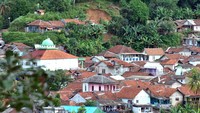 Gubernur Jawa Barat Ridwan Kamil mengatakan akan merelokasi sedikitnya dua ribu Kepala Keluarga dari 11 Desa di Kecamatan Sukajaya, Kabupaten Bogor yang menjadi korban akibat bencana tanah longsor pada Rabu (1/1/2020) lalu.