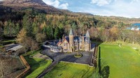 Berlokasi di pegunungan Scottish di ujung Loch Torridon, Skotlandia. Hotel Torridon berada di atas hamparan tanah seluas 58 hektar. Untuk menginap di Torridon, traveler harus mengeluarkan uang mulai dari $242 atau sekitar Rp 3,3 juta. (Torridon)
