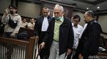 Berkursi Roda dan Tongkat, Kivlan Zen Jalani Sidang Eksepsi