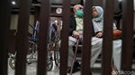 Berkursi Roda dan Tongkat, Kivlan Zen Jalani Sidang Eksepsi