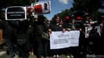 Poster Impeach Anies Baswedan Ramaikan Demo di Balai Kota