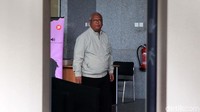 Nugroho Christijanto keluar gedung KPK.