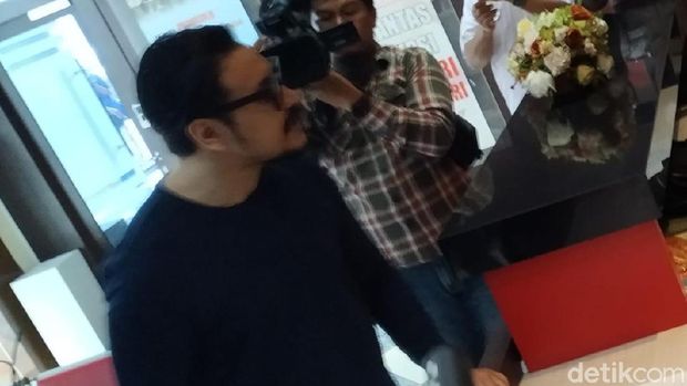 Ello Datangi Polda Jatim, Jadi Saksi Kasus Investasi Bodong MeMiles