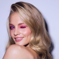 Dia adalah lulusan sekolah model Avants Models School. Ksenia kerap berkolaborasi menjadi model dengan berbagai bran fashion dunia. Foto: Instagram