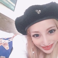 Model berusia 29 tahun ini pun berterus terang bahwa ia tidak tertarik pada pria miskin dan memutuskan untuk menceraikan suaminya tidak lama setelah sang suami mengaku tak punya uang lagi. Kebahagiaan dapat dibeli dengan uang, ujar Kato Sari. Foto: Instagram