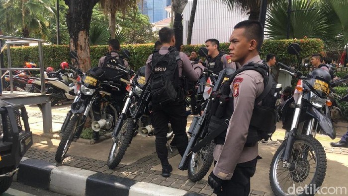 Pengamanan di Balai Kota DKI jelang demo dua kubu pro dan kontra terhadap Gubernur Jakarta Anies Baswedan (Arief Ikhsanudin/detikcom)