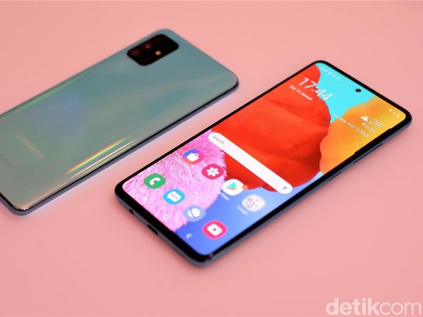 Menggenggam Galaxy A51, Ponsel Fitur Lengkap Rp 4 Jutaan