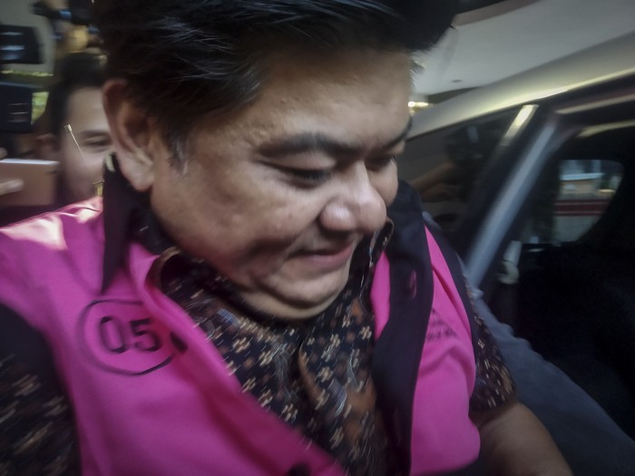 Selain, eks Dirut Jiwasraya Hendrisman Rahim, Kejagung juga menahan Mantan Kepala Divisi Investasi dan Keuangan PT Asuransi Jiwasraya, Syahmirwan dan Heru Hidayat.