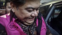 Kejagung juga menahan Presiden Komisaris PT Trada Alam Minera Tbk (TRAM) Heru Hidayat. ANTARA FOTO/Anita Permata Dewi.