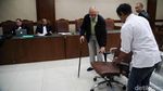 Berkursi Roda dan Tongkat, Kivlan Zen Jalani Sidang Eksepsi