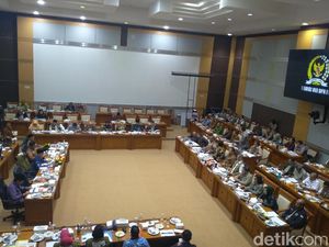 Komisi VIII Rapat Bareng Mensos-Kepala BNPB Bahas Penanggulangan Bencana